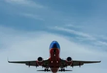 A flight full of passengers was left circling the skies over Corsica for nearly an hour after an air traffic controller at Ajaccio's Napoleon Bonaparte Airport fell asleep during the night shift.