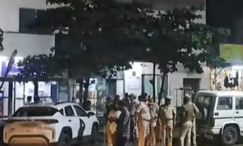 Dressed in military-style uniforms and armed with guns, a gang of three masked men stormed into a State Bank of India branch at Karnataka's Chadachan town on Tuesday evening and looted gold ornaments worth Rs 20 crore and Rs 1 crore cash.
