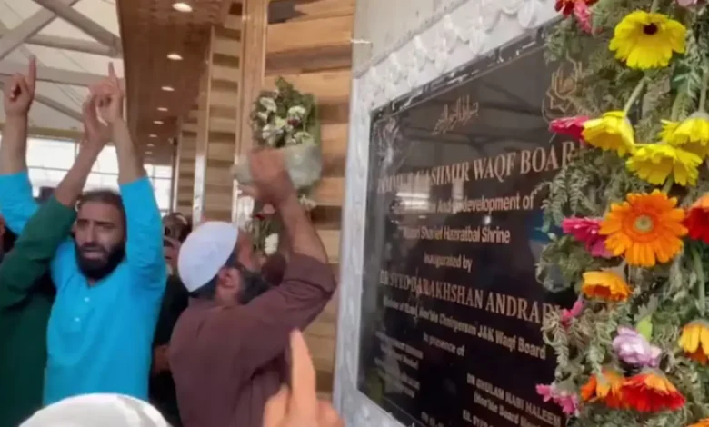 A major controversy erupted on Friday after a group of people vandalised a renovation plaque at the Hazratbal mosque in Jammu and Kashmir that bore the national emblem.