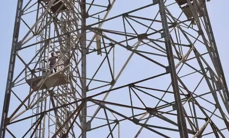 Bengaluru Worker Scales Tower in Rain, Demands Missing Wife’s Return