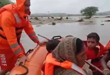 Gujarat Rain: SDRF Rescues 9 Stranded in Flooded Sabarmati River Near Banaskantha