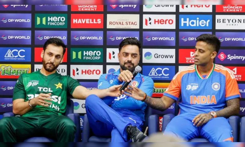 Did a mic exchange happen between Suryakumar and the Pakistani captain, but they still shook hands?