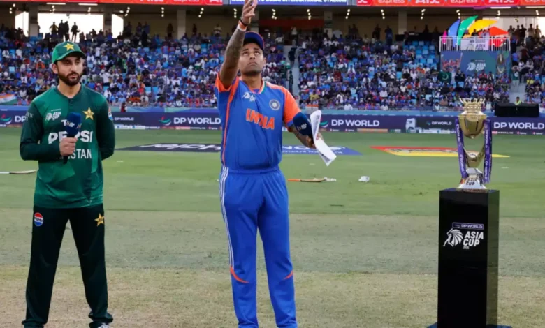 India vs Pakistan Live Score, Asia Cup Final 2025: Surya Kumar Wins Toss, India to Bowl; Hardik Misses Out With Injury
