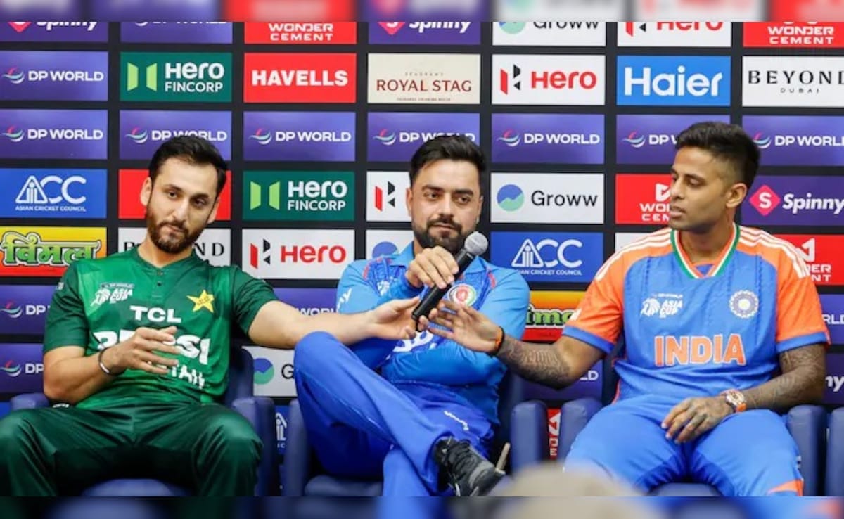 Did a mic exchange happen between Suryakumar and the Pakistani captain, but they still shook hands?
