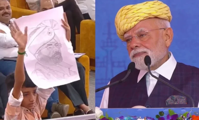 ‘मैं तुझे जरूर चिट्ठी लिखूंगा’, PM Modi's Emotional Moment with Young Fan in Gujarat | WATCH VIDEO
