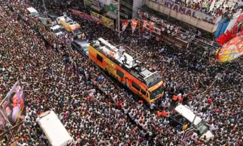 Stampede at Tamil Actor Vijay's Political Rally in Karur Leaves 10 Dead, Dozens Injured