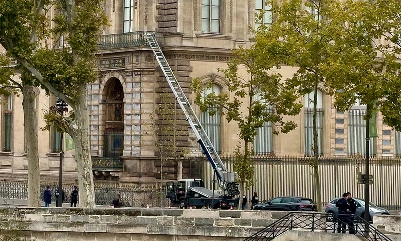 Thieves Swipe Napoleonic Treasures in Lightning-Fast Louvre Break-In