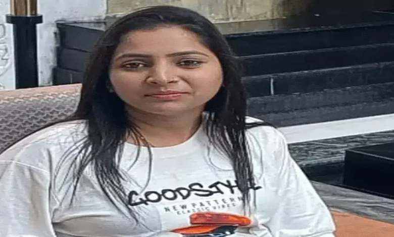 The Naroda police have finally caught a woman who trapped businessmen in honey traps and extorted lakhs of rupees after one year.