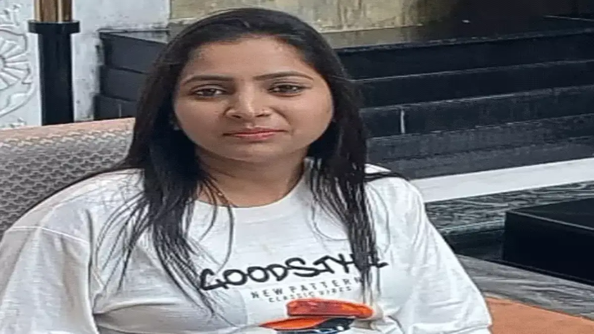 The Naroda police have finally caught a woman who trapped businessmen in honey traps and extorted lakhs of rupees after one year.