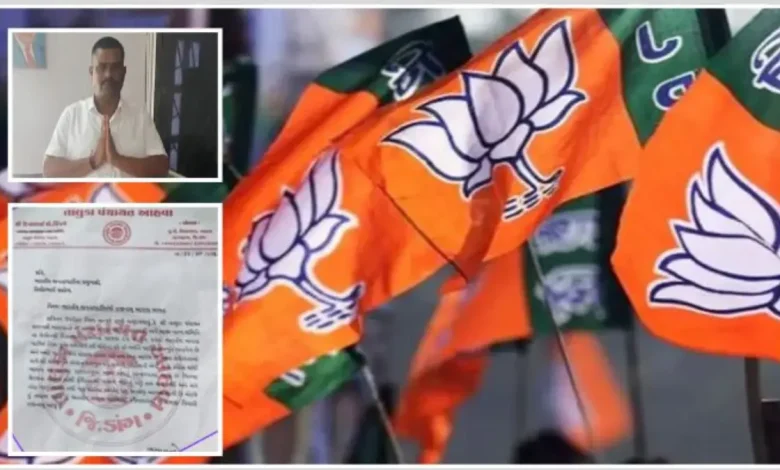 BJP leaders Deepak Pimple and Mangal Gavit resigned.