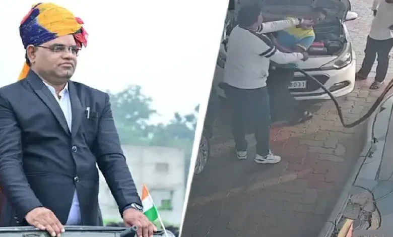 A heated verbal exchange at a petrol pump in Rajasthan's Bhilwara quickly escalated into a physical altercation.