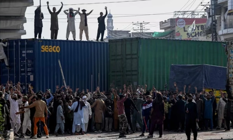 Pakistan Cracks Down: Internet Blackout and Roadblocks Stifle TLP's Pro-Palestine Rally