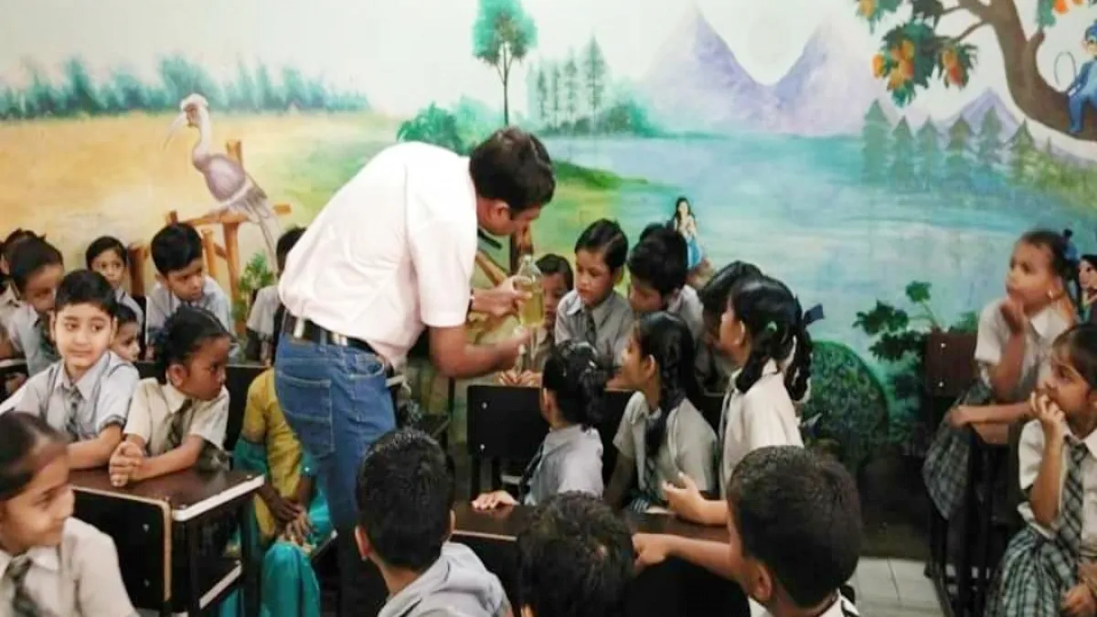 Bhuj Doctor Launches Campaign to Eliminate Dengue Mosquitoes, Locals Join the Effort