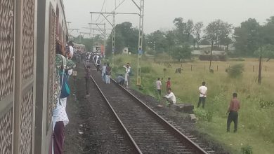 Central Line services delayed by 10-20 minutes after goodstrain breakdown between badlapur and vangani