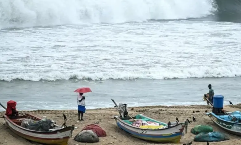 Cyclone Montha: Andhra Pradesh Faces Midnight Onslaught as Neighbors Gear Up for Deluge