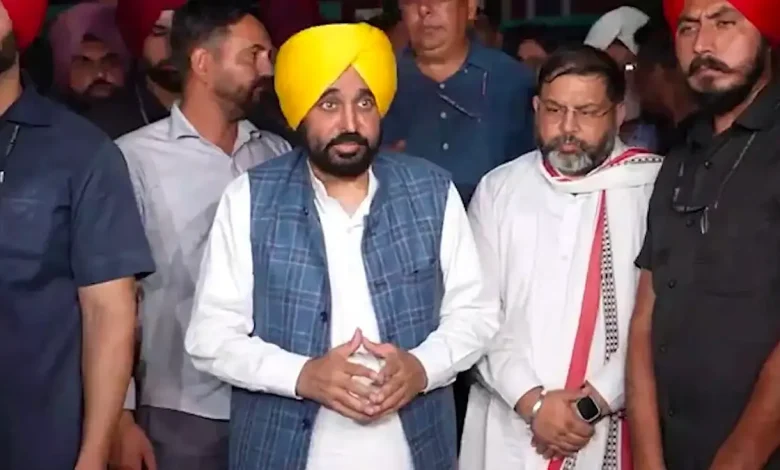 Haryana IPS Officer Suicide: Punjab CM Bhagwant Mann Meets Family, Urges Governor’s Intervention | VIDEO