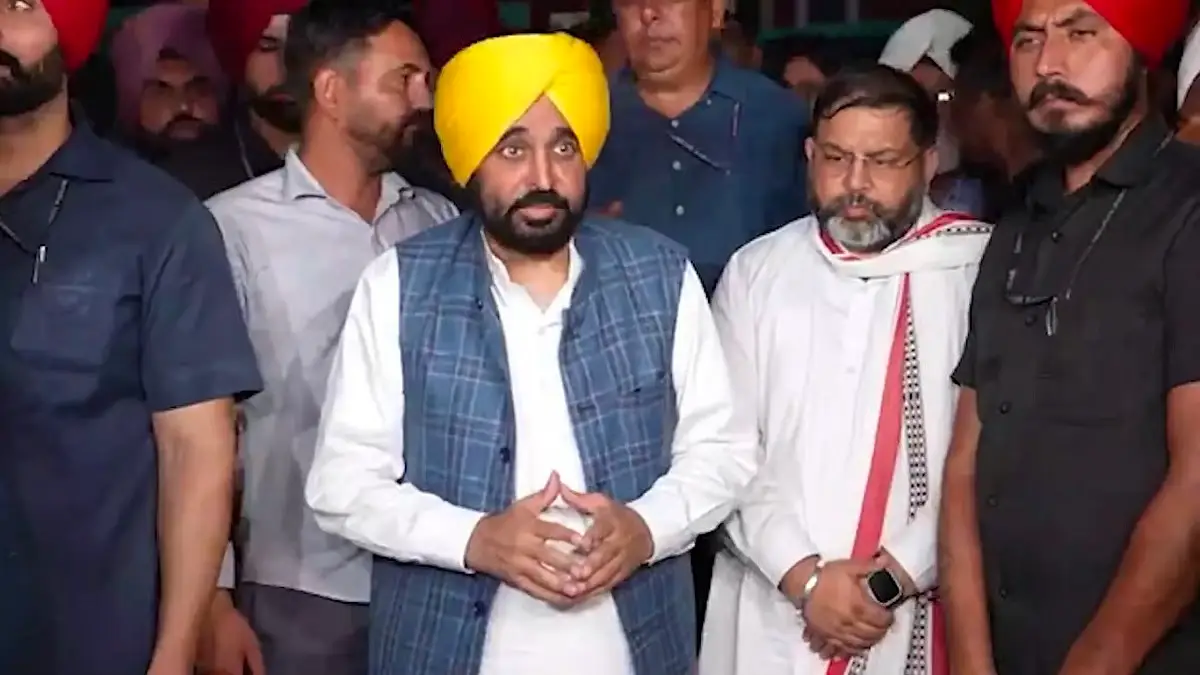 Haryana IPS Officer Suicide: Punjab CM Bhagwant Mann Meets Family, Urges Governor’s Intervention | VIDEO