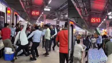 IRCTC Staff Clash on Vande Bharat Platform in Delhi; Viral Video Shows Fight Using Dustbin, Belts, and Punches | WATCH