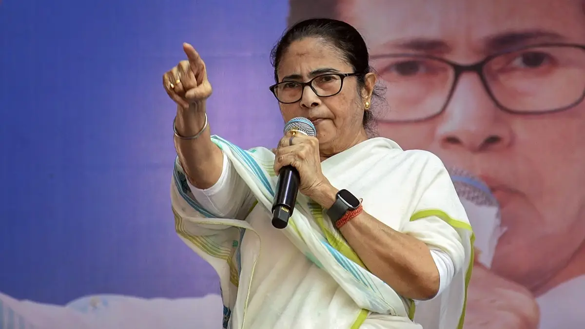 ‘Girls Shouldn’t Go Out at Night’: Mamata Banerjee Faces Backlash Over Remarks on Durgapur Gangrape Case