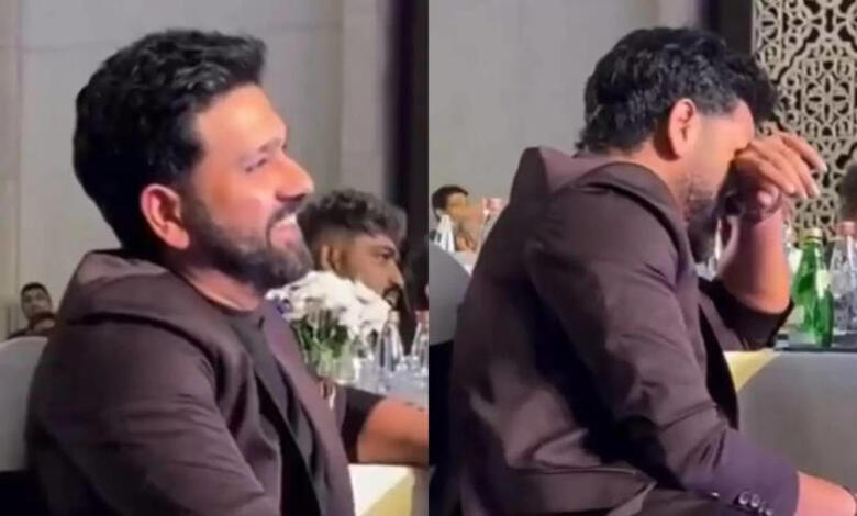 Mimicry artist imitates Dhoni; Rohit bursts into laughter