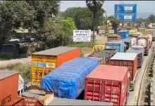 Hundreds of Schoolchildren Trapped in 12-Hour Jam, Left Parched and Hungry