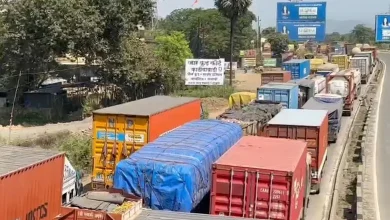 Hundreds of Schoolchildren Trapped in 12-Hour Jam, Left Parched and Hungry