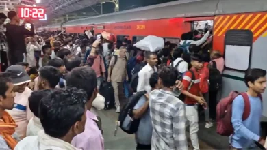 Video | Railway Stations People Travelling Home To UP, Bihar: Over 15,000 Passengers Spend Night On Road In Surat