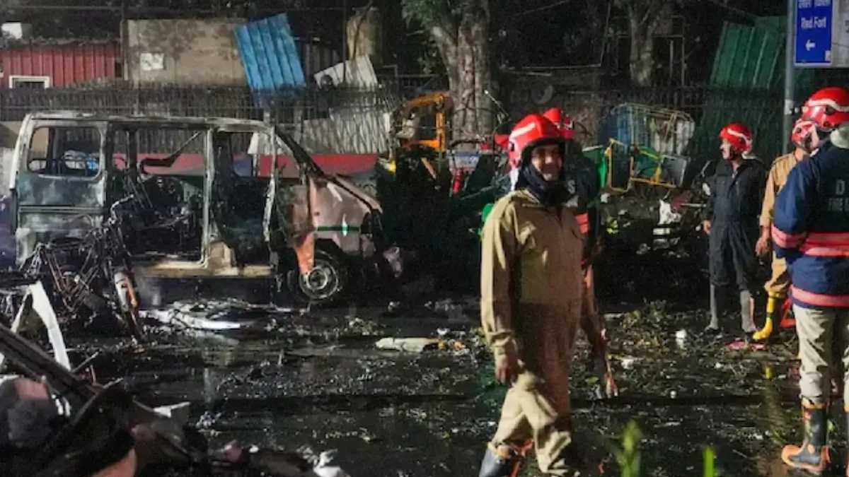 Police teams across Delhi, Haryana, and Uttar Pradesh have launched a massive manhunt for a red Ford EcoSport believed to have been used in the Red Fort blast.