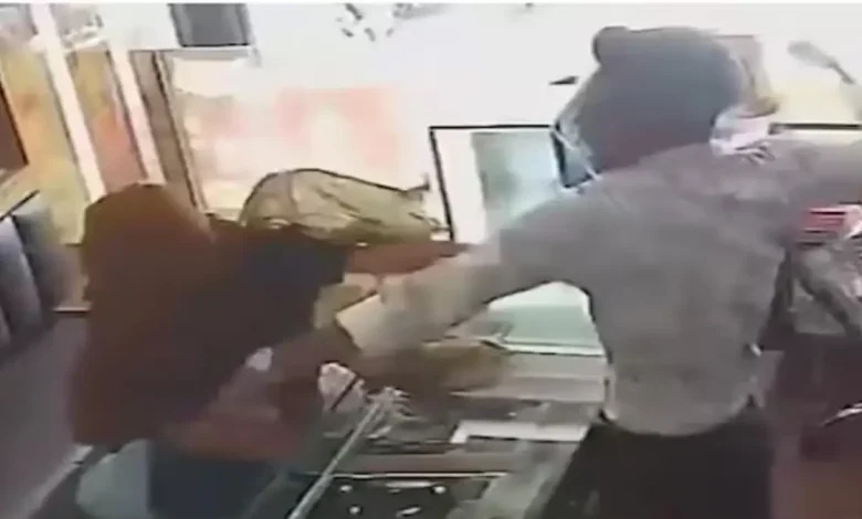 A dramatic confrontation at a Ranip jewellery shop on Thursday afternoon has gone viral after CCTV footage captured the moment a woman’s robbery attempt spectacularly failed.