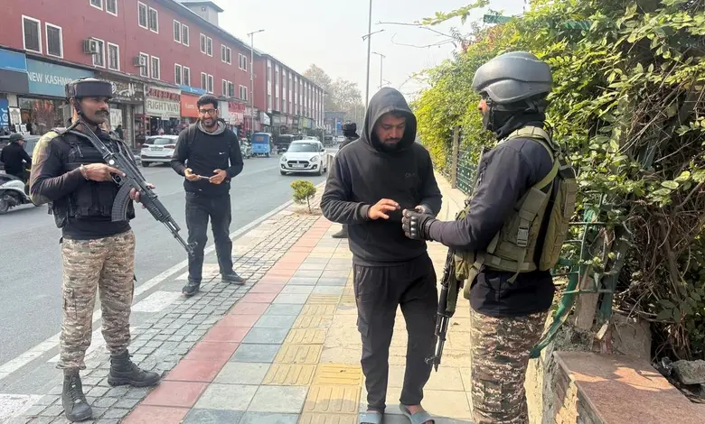 Kashmir Crackdown Intensifies: Over 600 Held in Massive Raids Following Deadly Delhi Blast