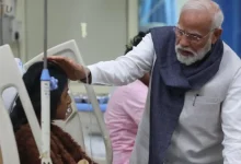 me Minister Narendra Modi met those injured in the Red Fort blast at Delhi's Lok Nayak Jai Prakash (LNJP) Hospital on Wednesday.