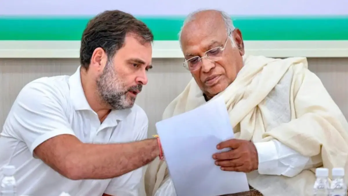 Congress president Mallikarjun Kharge convened a closed-door meeting at his residence on Saturday