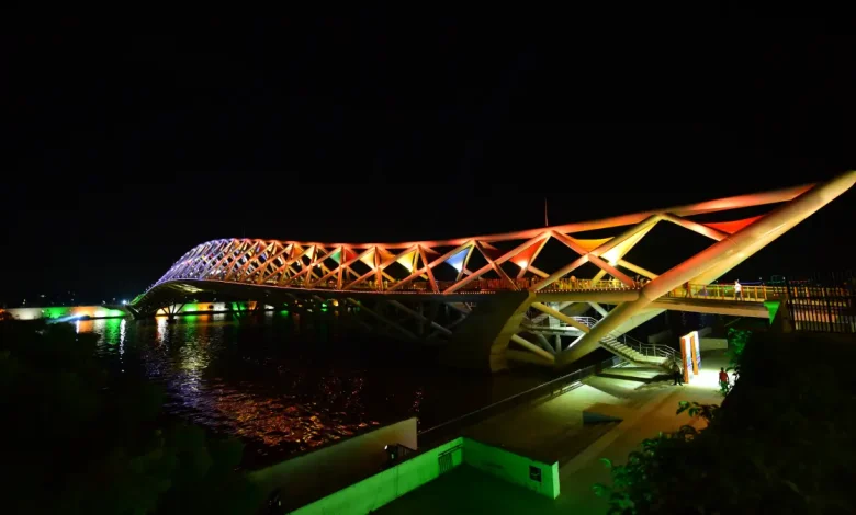 atal-bridge-proves-a-major-tourist-magnet-earns-ahmedabad-over-₹27-crore-in-revenue
