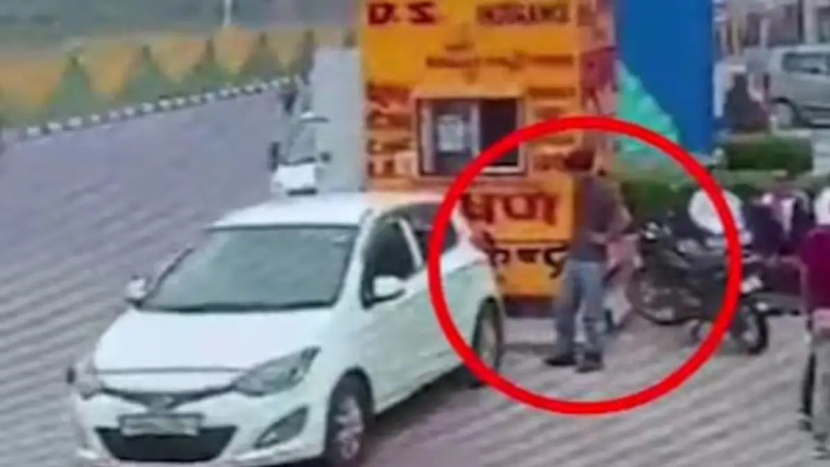 Investigators probing the Delhi Red Fort car blast that killed at least 10 people.