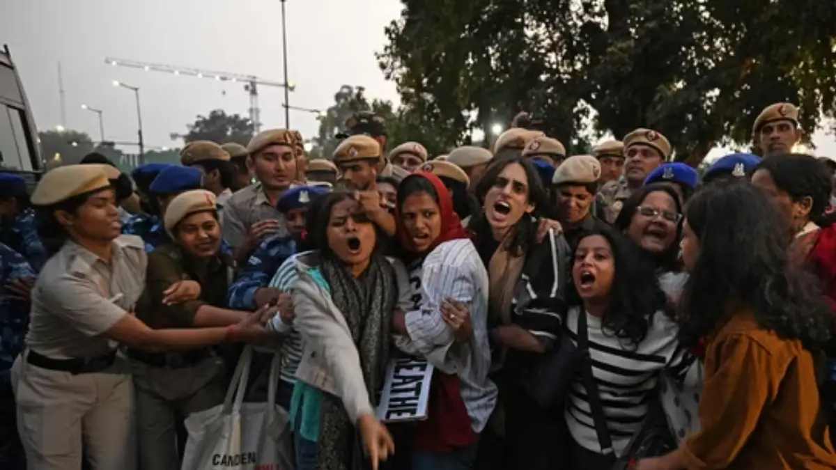 Delhi’s Toxic Air Sparks Protest at India Gate; Residents Demand Urgent Action, Several Detained