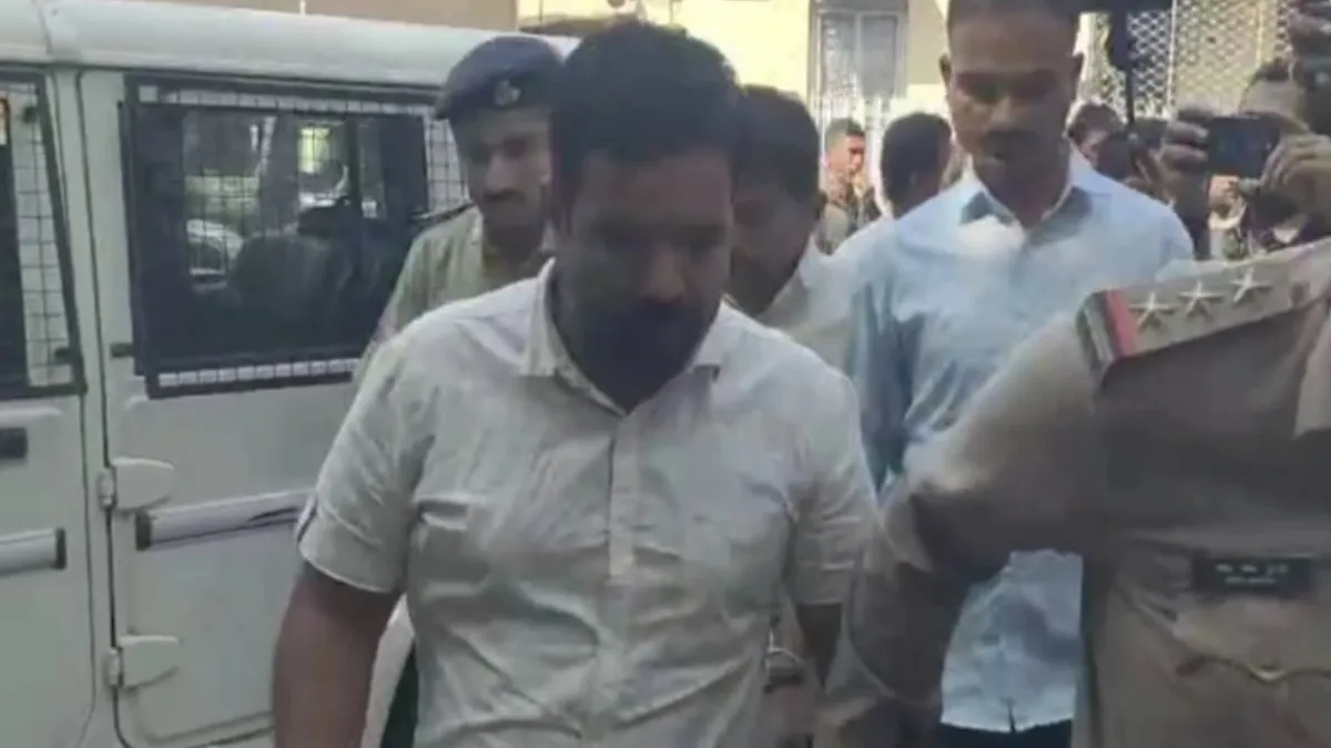 "Hang This Monster!" Bhavnagar Court Echoes With Slogans as ACF Shailesh Gets 7-Day Remand for Killing Wife, 2 Children