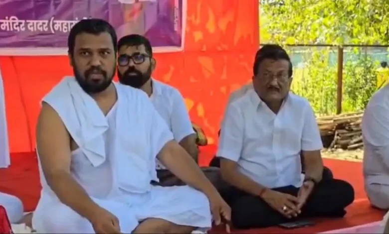 Jain Monk Warns Of Massive Protest, Hunger Strike At Dadar Kabutarkhana From November 28 Over Pigeon-Feeding Ban