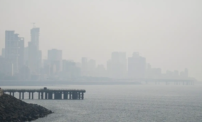 Mumbai's Chilly Dawn Offers Relief, But Smog Clouds the Horizon