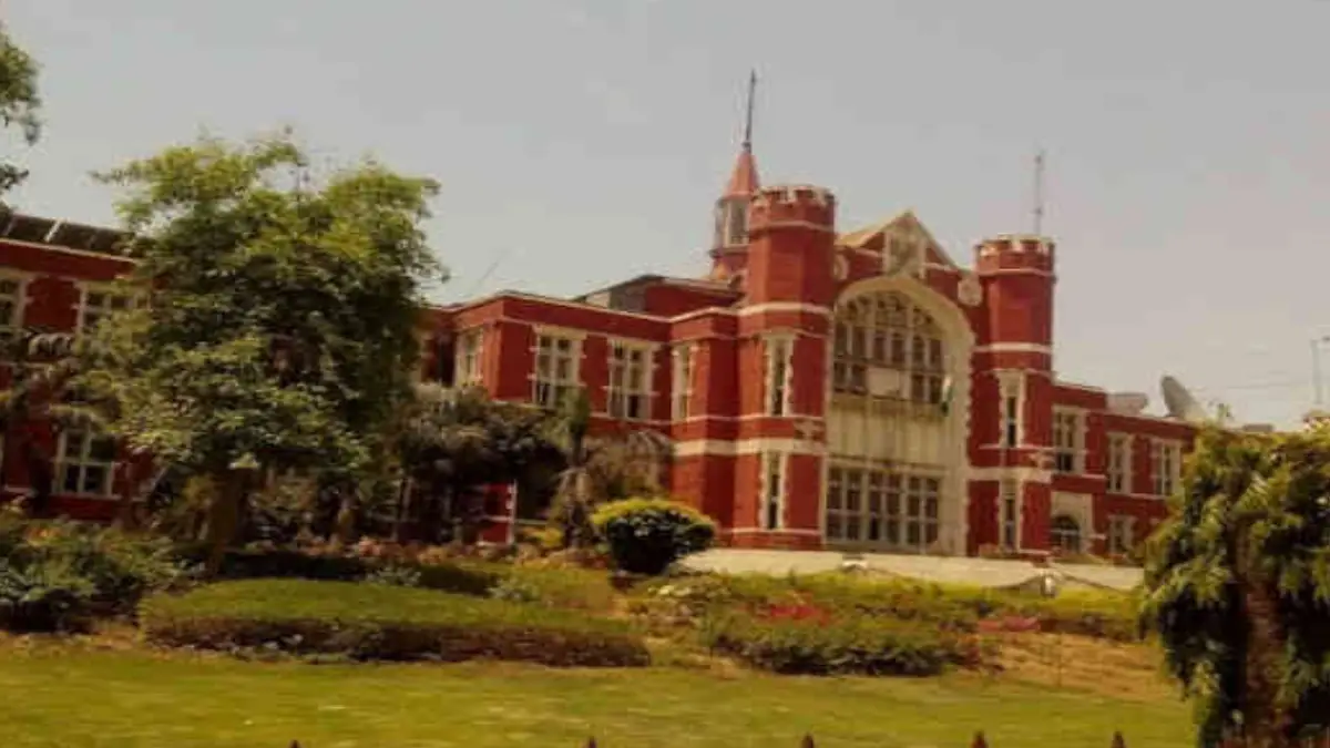 The Vadodara Collector's office has received a threatening email about bombing. The email states, Evacuate the office by 1 o'clock, or we will blow it up with a bomb.