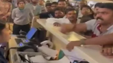 Passengers flying with IndiGo all over India are still stuck in a mess flights keep getting delayed or cancelled, and by Friday, December 5, 2025.