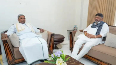 Karnataka Chief Minister Siddaramaiah visited Deputy Chief Minister DK Shivakumar’s residence in Sadashivanagar on Tuesday.