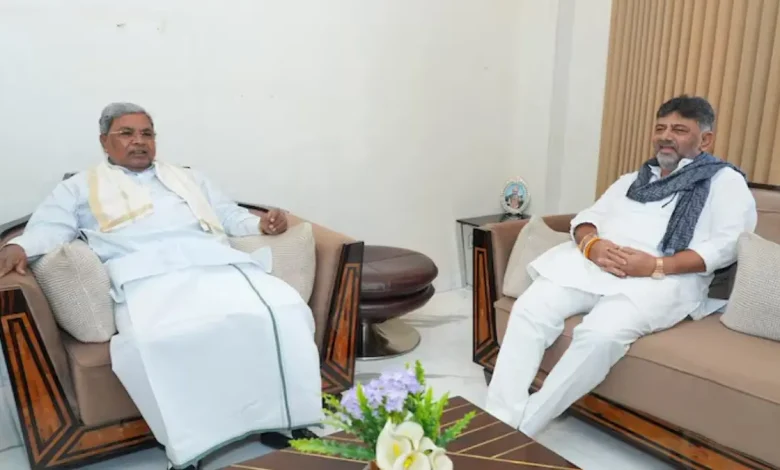 Karnataka Chief Minister Siddaramaiah visited Deputy Chief Minister DK Shivakumar’s residence in Sadashivanagar on Tuesday.
