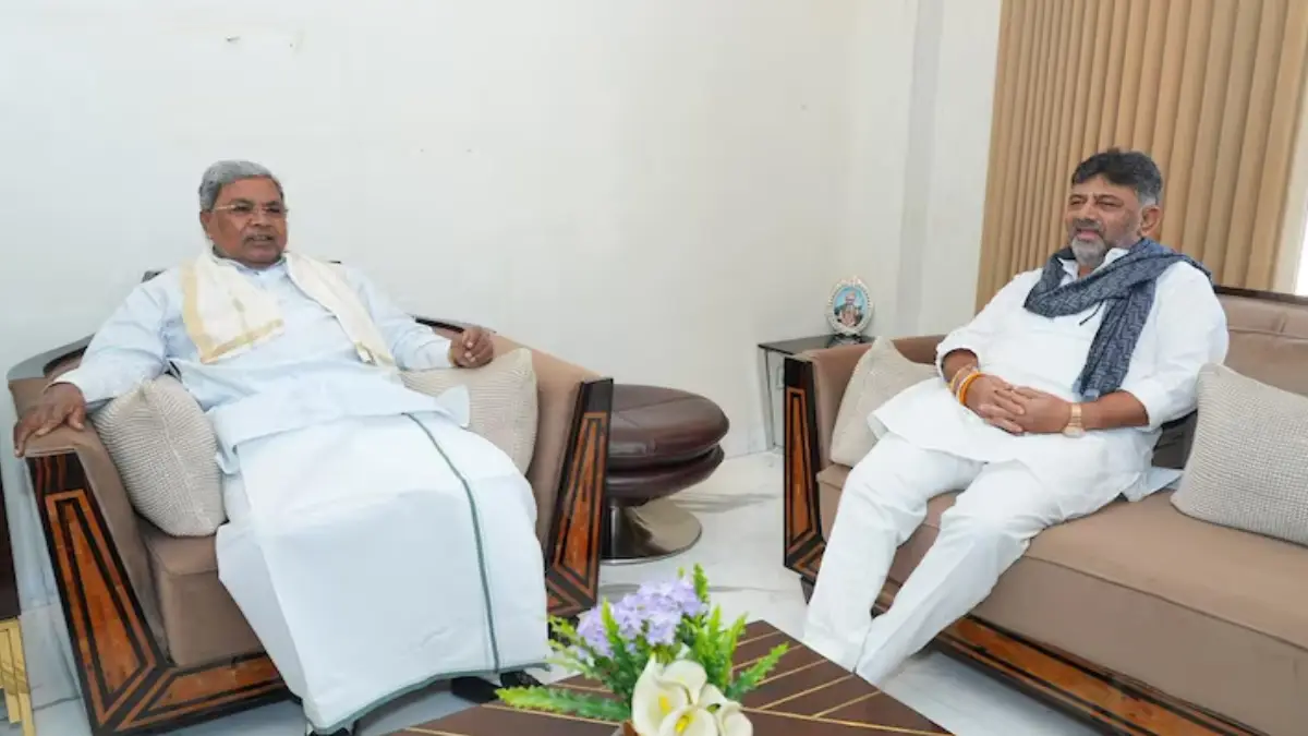 Karnataka Chief Minister Siddaramaiah visited Deputy Chief Minister DK Shivakumar’s residence in Sadashivanagar on Tuesday.