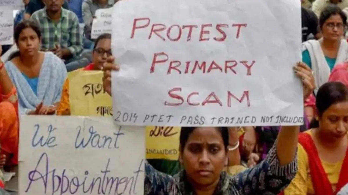 A division bench of the Calcutta High Court on Wednesday overturned a single-bench order that had terminated the appointments of 32,000 primary teachers in connection with the cash-for-jobs scam case.