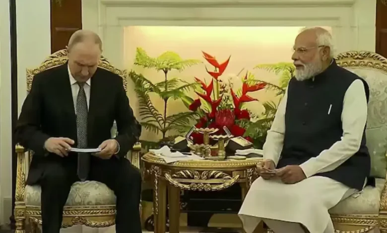 Russian President Vladimir Putin, who landed in Delhi on Thursday evening, has begun his busy schedule for the day.