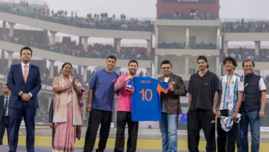 Delhi Crowd Chants 'AQI, AQI' As CM Rekha Gupta Takes Stage At Messi Event Amid Severe Pollution Crisis