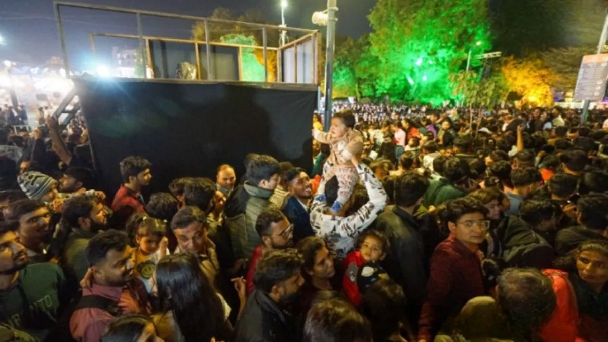 Kankaria Carnival Entry Halted As Crowd Hits 1 Lakh: Ahmedabad Authorities Close All Seven Gates After Saturday's Massive Turnout