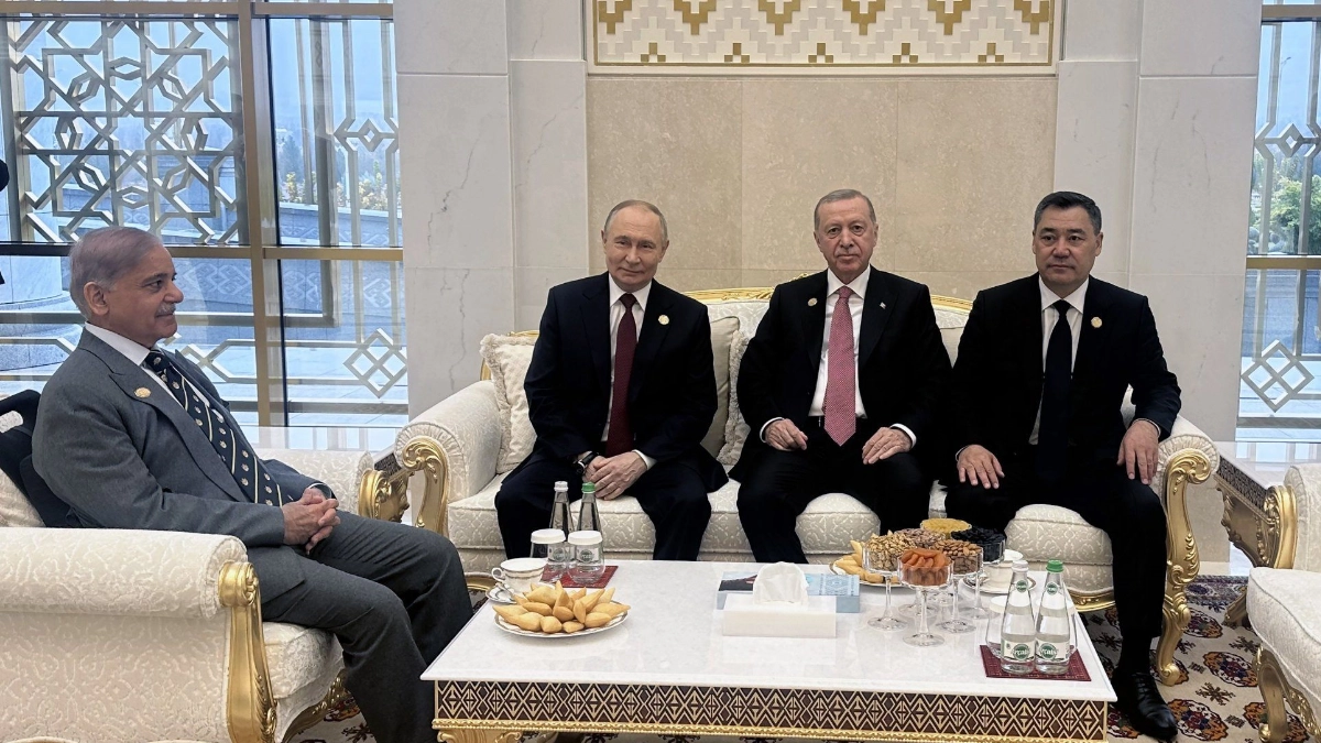 Pakistan PM Shehbaz Sharif Waits 40 Minutes For Putin, Briefly Interrupts Putin-Erdogan Meeting In Turkmenistan