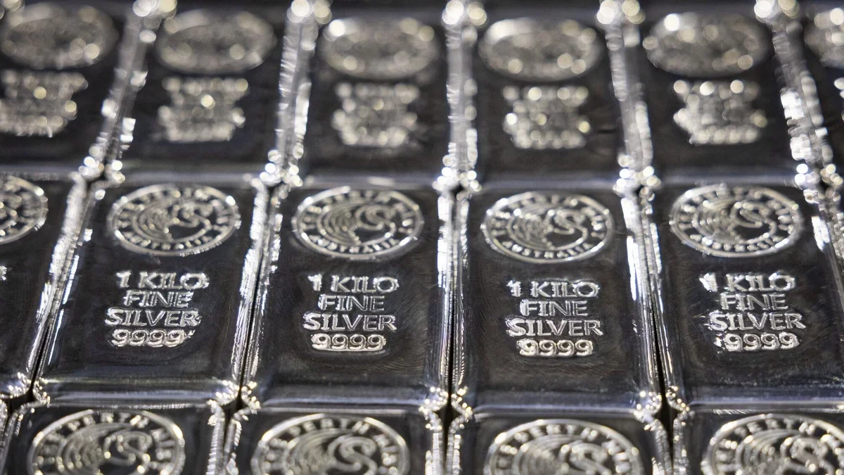 Silver Prices Surge Past Rs 2 Lakh Per Kg As MCX Futures Touch Record High of Rs 2,00,362
