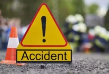 Activa hit BRTS railing near Astodia Darwaza in Ahmedabad. Following the accident, a father and daughter fell from the vehicle.